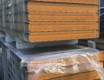 Über 1.200 m² Sandwichpaneele Wand mit verdeckter Befestigung | 2. Wahl